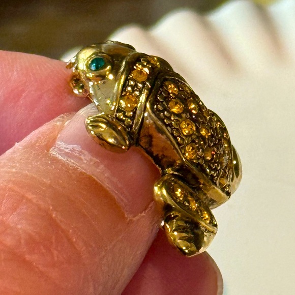 Frog gold tone pin with rhinestones - Picture 3 of 6